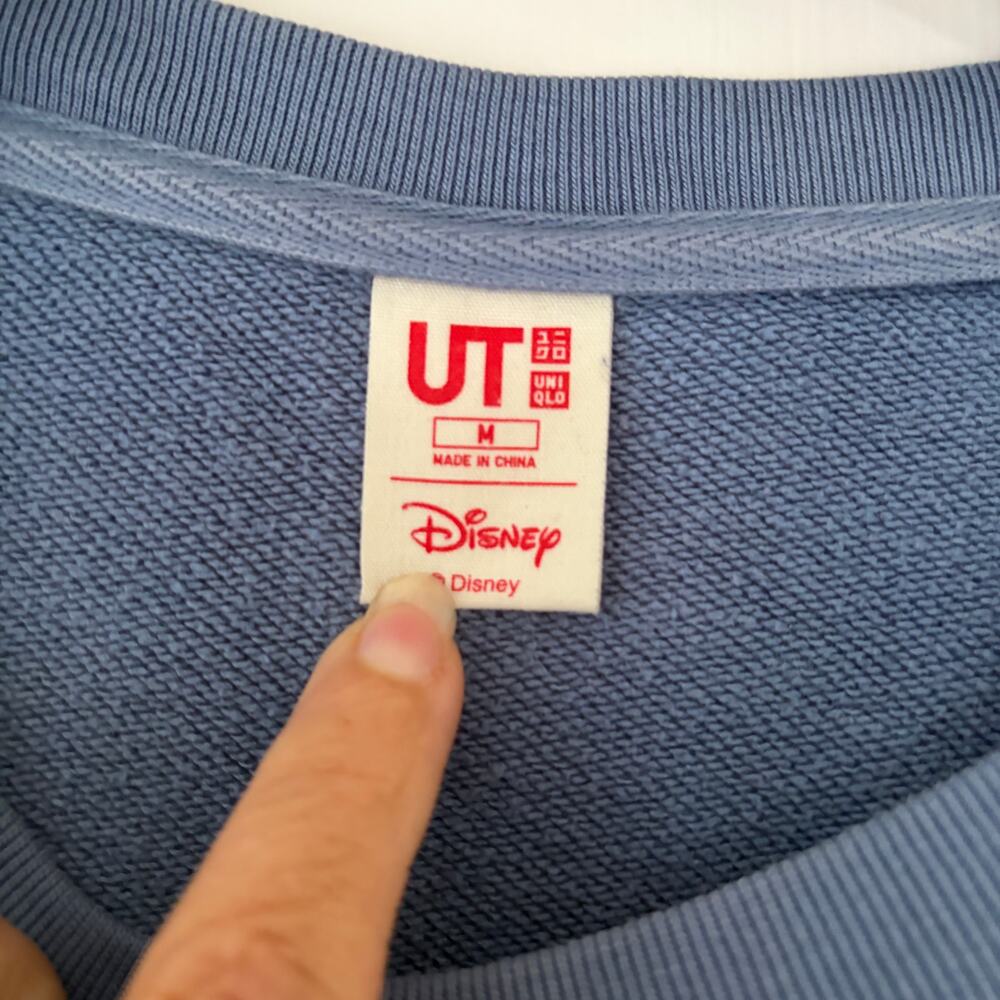 Disney Mickey Mouse Sweatshirt "Here Comes the Mouse Known Around the World" Med - Picture 6 of 7